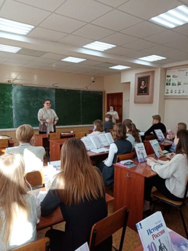 Встреча школьников с поэтессой Н. Шестаковой