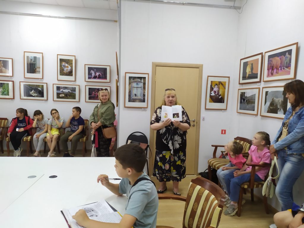 Фотовыставку для детей оживили стихи брянских поэтов