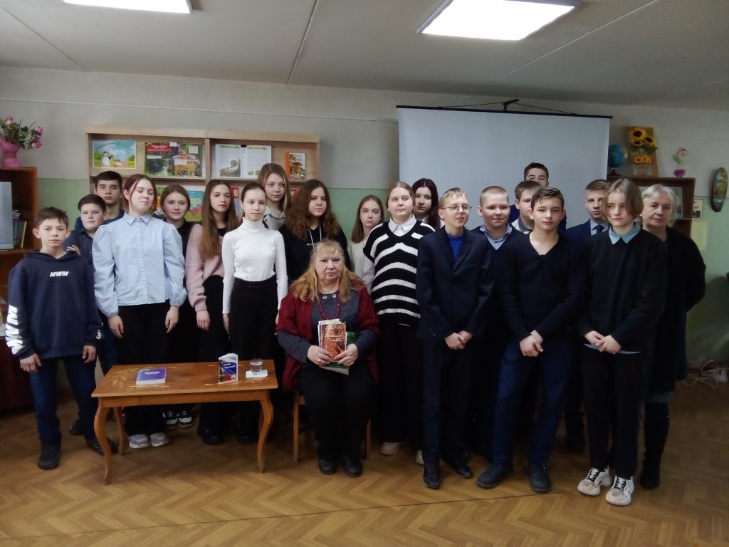 Елена Леонова встретилась с учащимися СОШ № 30 (Белые Берега)